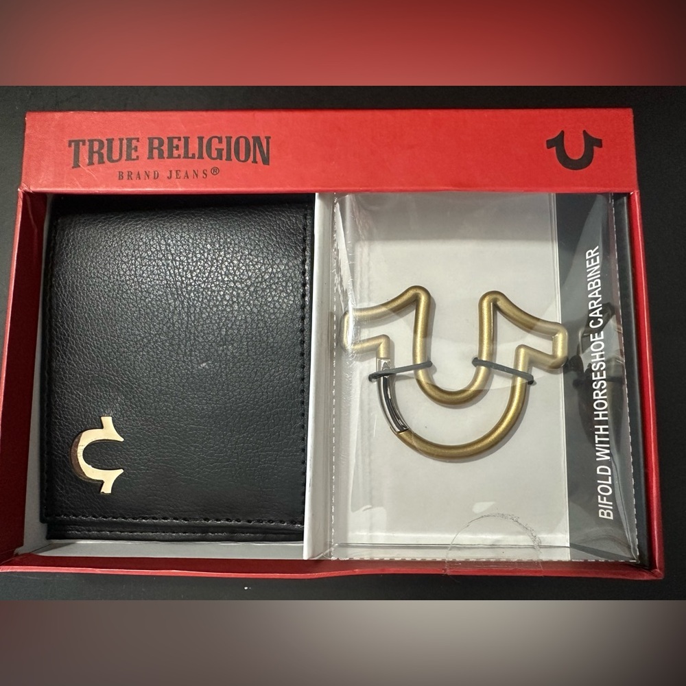 🆕True Religion ALTRO Bifold Wallet W/Horseshoe Carabiner